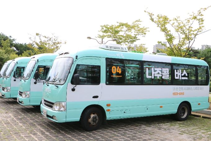나주시가 운영하고 있는 전남 최초 수요응답형 대중교통 ‘나주콜 버스’(사진 제공-나주시)