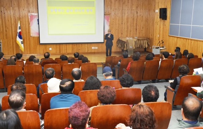 읍면동지역사회보장협의체 위원 및 업무 담당자를 대상으로 2026년 읍면동지역사회보장협의체 역량강화 교육이 진행 중이다.