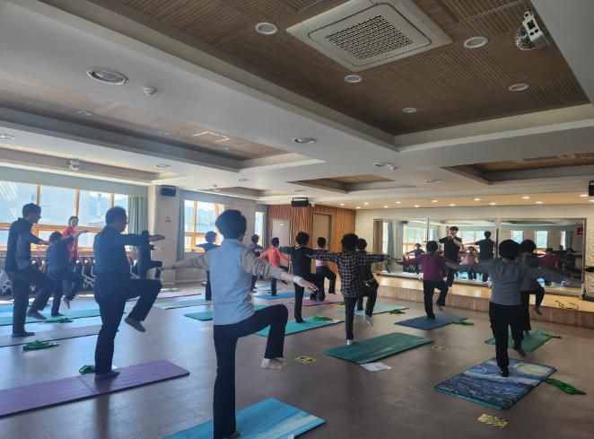 함안군건강생활지원센터, 농업인 근력강화 운동 프로그램 운영_근력강화 운동 프로그램 운영사진